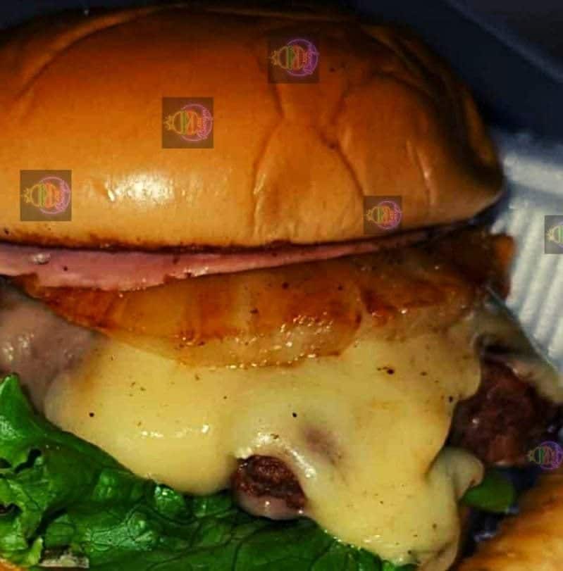 HAMBURGUESAHAWAIANACONPAPAS