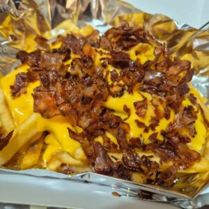 PAPAS CON QUESO Y TOCINO AHUMADO